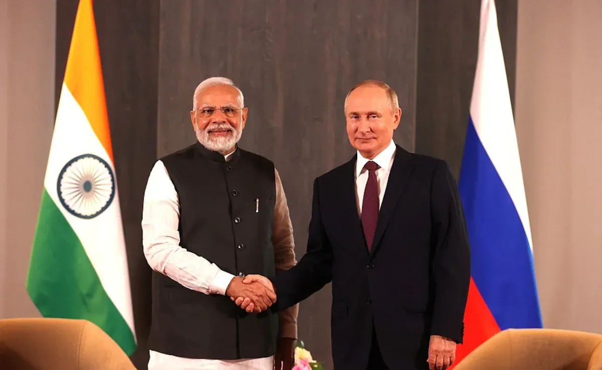 Tổng thống Modi đích thân ra sân bay đón Tổng thống Putin, mở đầu chuyến thăm quan trọng - Ảnh 1.