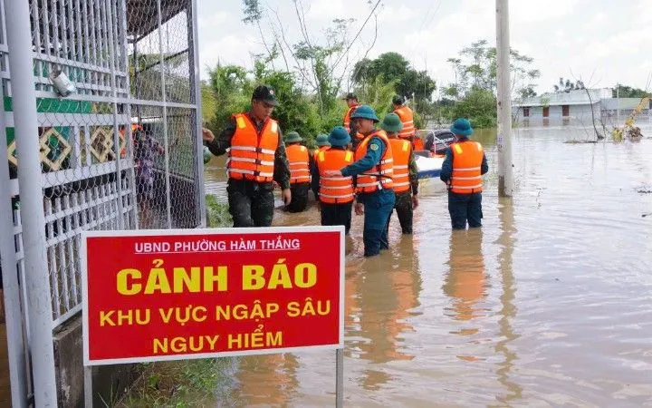 Phường Hàm Thắng tiếp tục ngập sâu. Ảnh: BND 