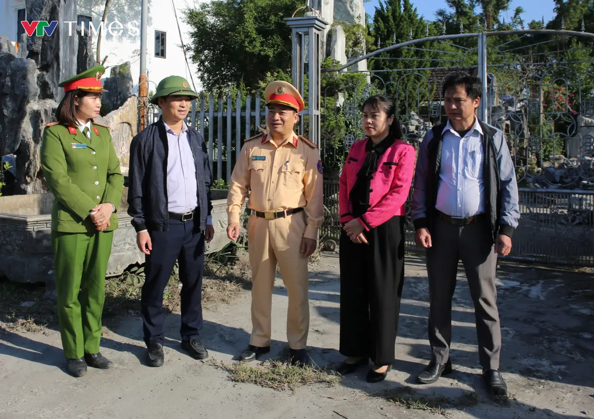 Ninh B&igrave;nh x&oacute;a bỏ lối đi tự mở qua đường sắt - Ảnh 1.