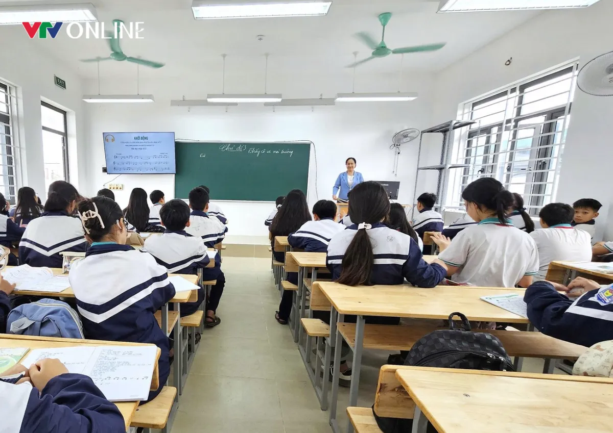 Nghệ An: Trường học hàng chục tỷ bỏ không hơn 1 năm đã đón học sinh đến lớp - Ảnh 1.