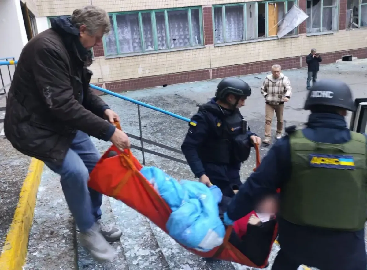 Ukraine cáo buộc Nga sử dụng hàng trăm quả bom dẫn đường tấn công nhiều thành phố- Ảnh 2.