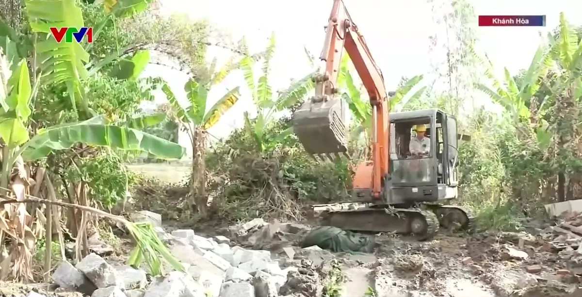 Khánh Hòa khởi công xây dựng lại nhà cho người dân vùng lũ theo “Chiến dịch Quang Trung” - Ảnh 1.