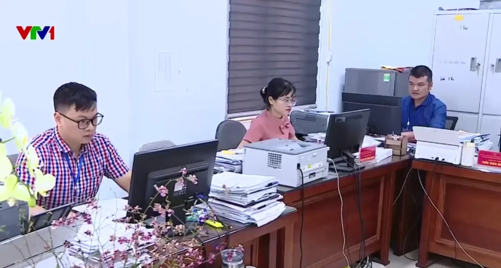 Thuê ngoài ở cấp xã: Giải pháp giảm tải công việc, nâng chất phục vụ người dân - Ảnh 2.