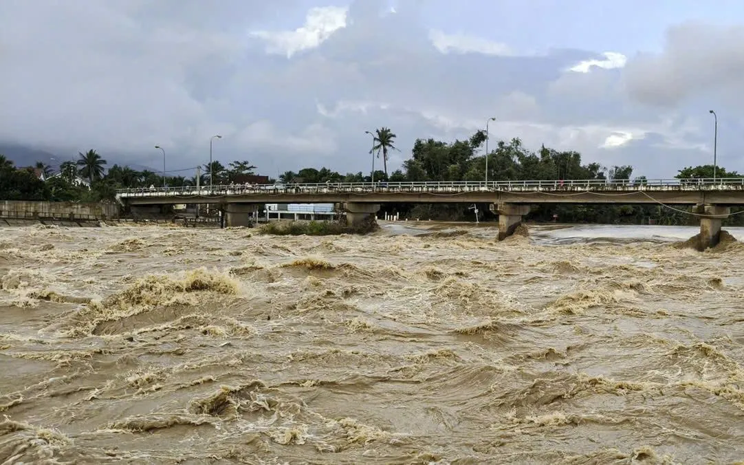 Lũ trên sông Cái Nha Trang lên nhanh.