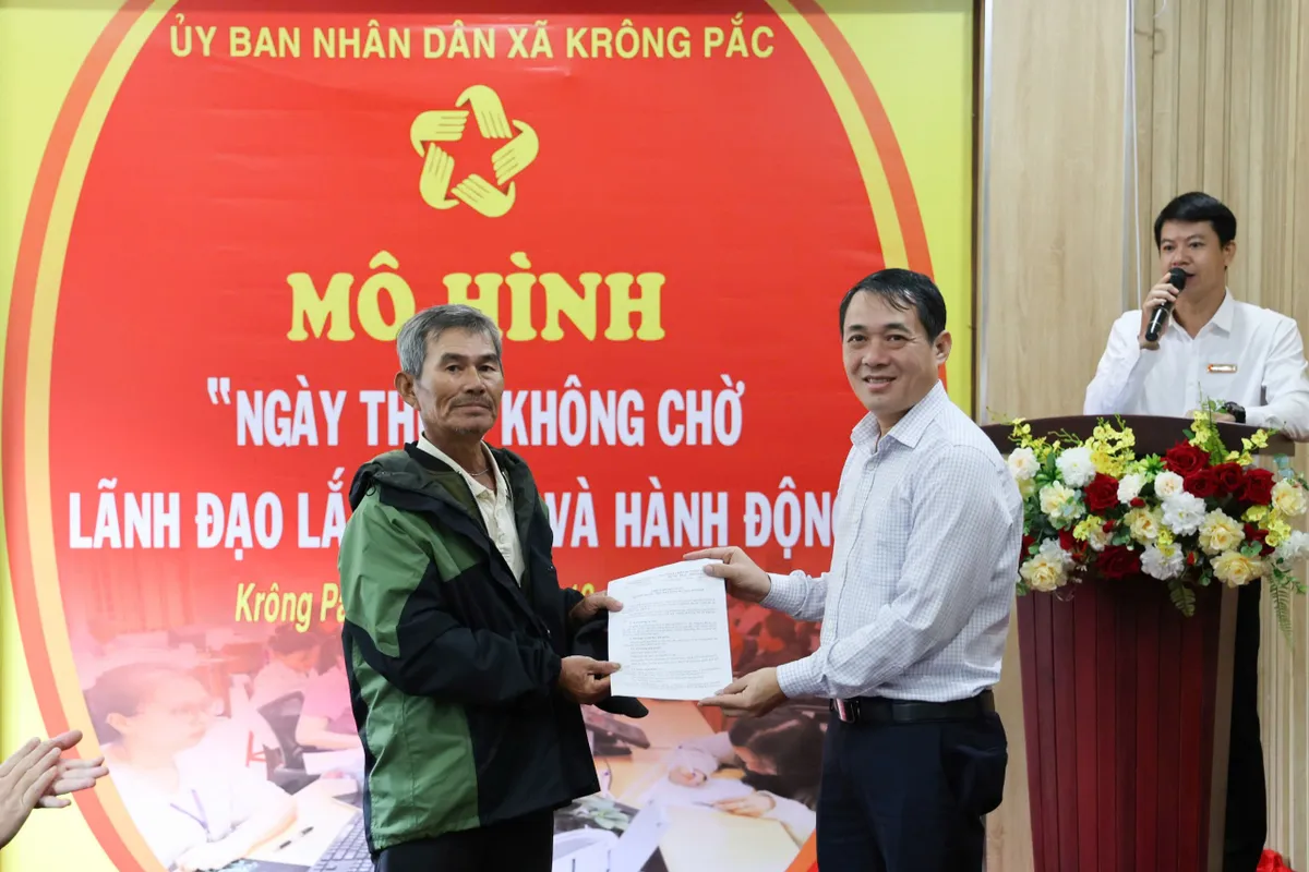 Đắk Lắk triển khai mô hình “Ngày thứ 5 không chờ” để tháo gỡ vướng mắc thủ tục cho dân - Ảnh 1.