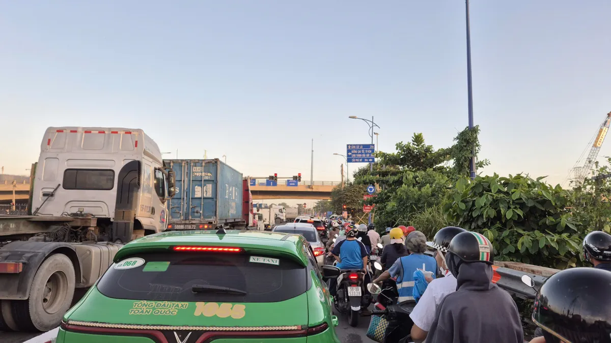 &Ugrave;n tắc giao th&ocirc;ng tại TP Hồ Ch&iacute; Minh tăng 24% so với c&ugrave;ng kỳ- Ảnh 1.