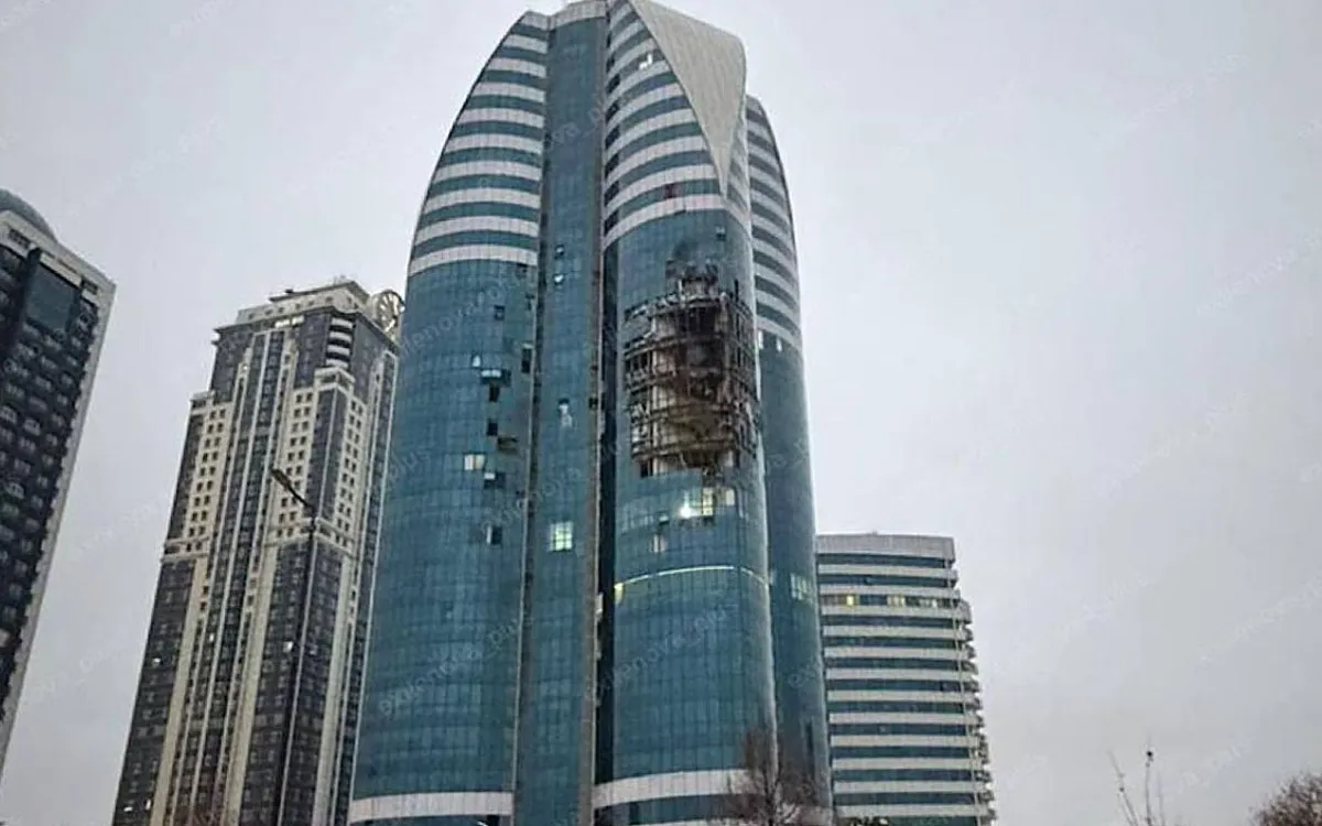 Ukraine tấn công UAV vào tòa nhà trung tâm thương mại ở thành phố Grozny, ngày 5/12.2025 (Ảnh: Exilenova+/Telegram)