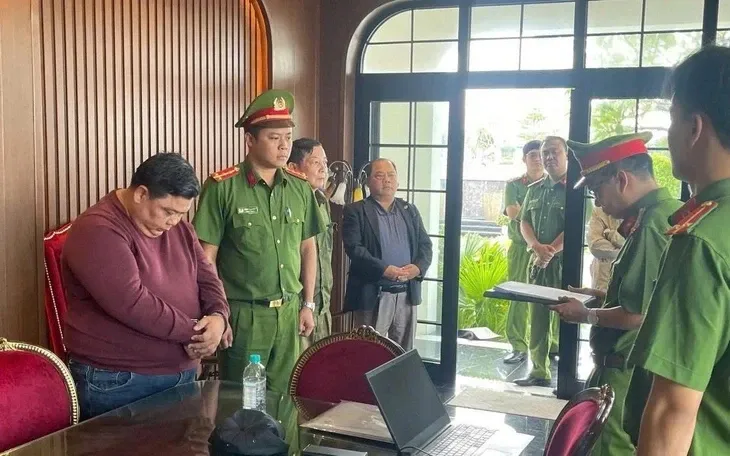 Bắt tổng giám đốc lừa bán nhà “giá hữu nghị”, chiếm đoạt hàng chục tỷ đồng- Ảnh 1. Bắt tổng giám đốc lừa bán nhà “giá hữu nghị”, chiếm đoạt hàng chục tỷ đồng- Ảnh 1.