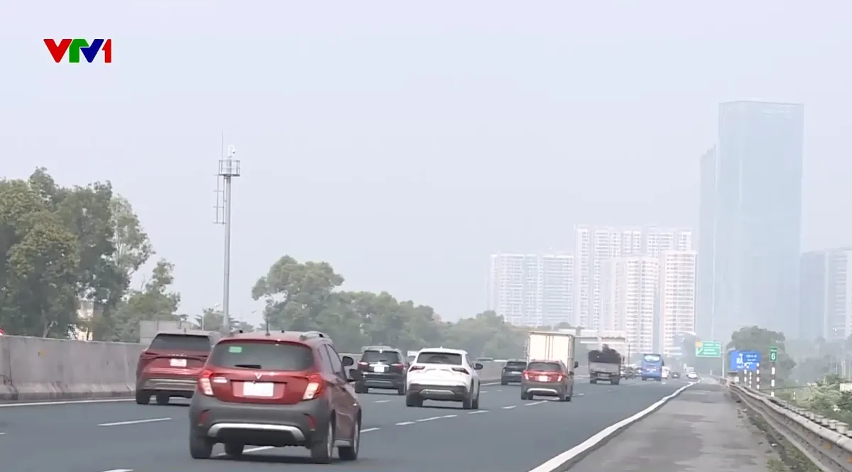 Áp lực giao thông tại lối vào cao tốc Hà Nội - Hải Phòng - Ảnh 1.