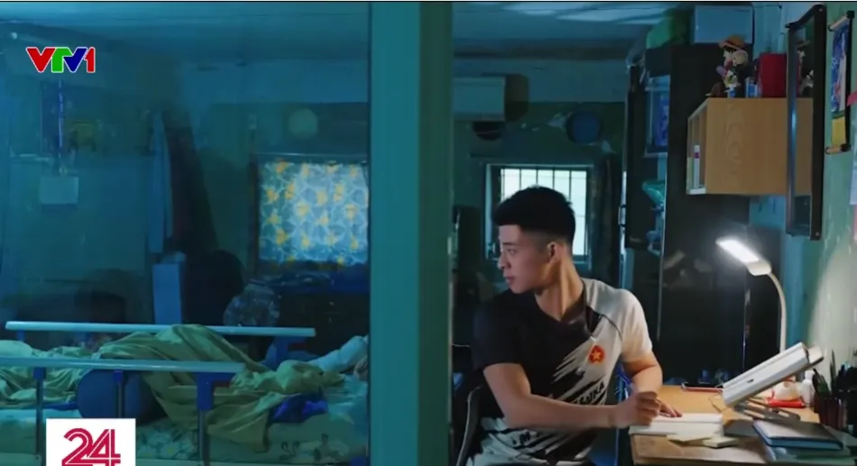 Ch&agrave;ng trai 26 tuổi chăm mẹ tai biến g&acirc;y x&uacute;c động tr&ecirc;n mạng x&atilde; hội - Ảnh 2.