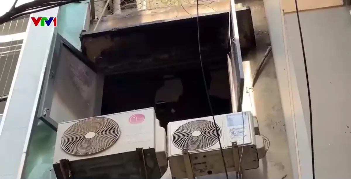 Nguy hiểm cháy nổ tại nhà ống: Vụ cháy quán ăn ở quận 1 thêm lời cảnh báo - Ảnh 2.