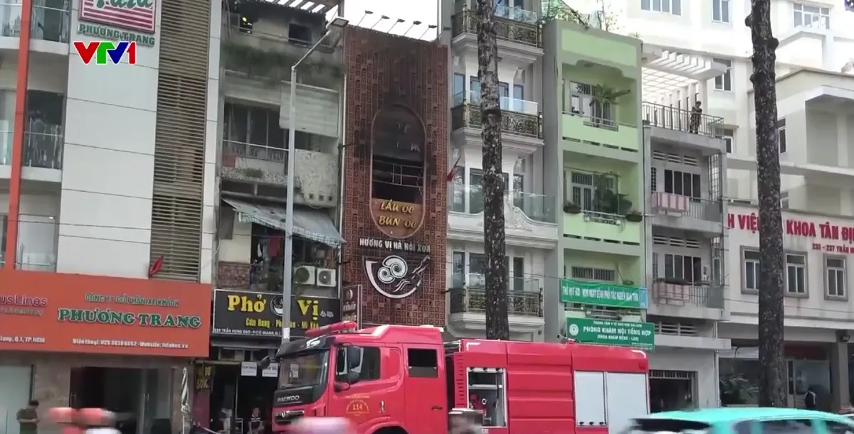 Nguy hiểm cháy nổ tại nhà ống: Vụ cháy quán ăn ở quận 1 thêm lời cảnh báo - Ảnh 1.