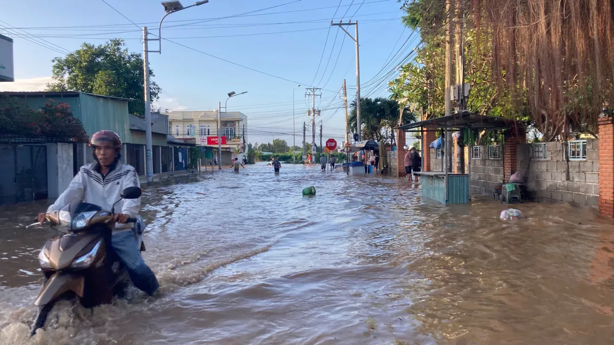 Lâm Đồng: Hơn 3.000 nhà ngập, nhiều khu vực phải di dời khẩn  - Ảnh 1.
