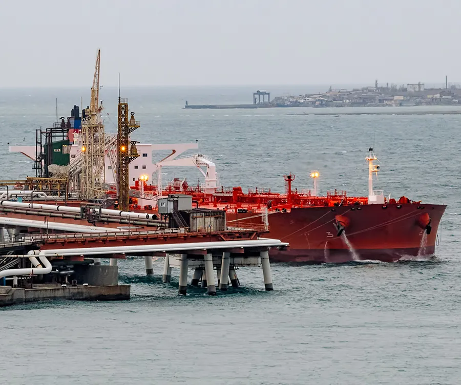 EU, G7 cân nhắc lệnh cấm dịch vụ vận tải biển phục vụ xuất khẩu dầu của Nga - Ảnh 1.