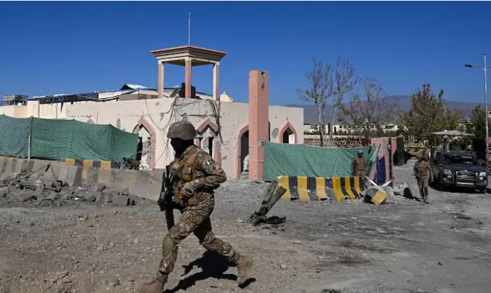 Pakistan và Afghanistan đấu pháo dữ dội dọc biên giới - Ảnh 1.