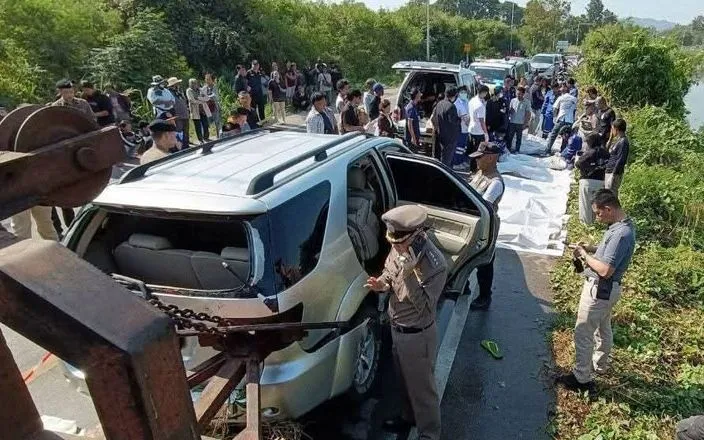 Hiện trường vụ tai nạn khiến 9 người Campuchia thiệt mạng ở tỉnh Ratchaburi, miền Trung Thái Lan, ngày 3/12/2025 (Ảnh: Khaosod)