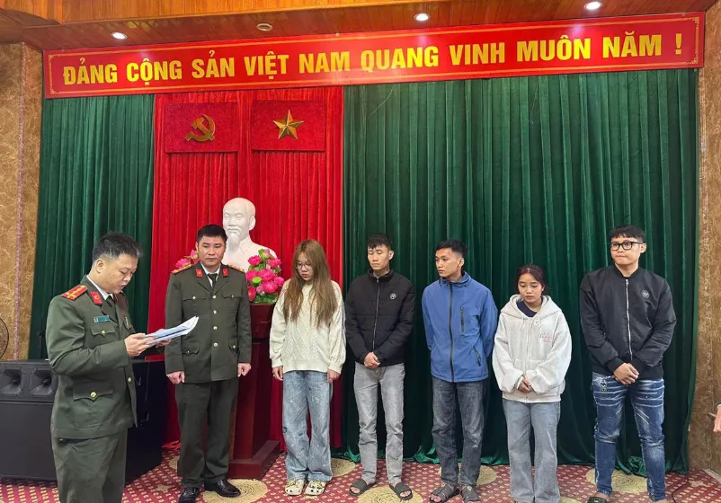 Khởi tố 5 đối tượng mua bán tài khoản ngân hàng phục vụ đánh bạc - Ảnh 1.