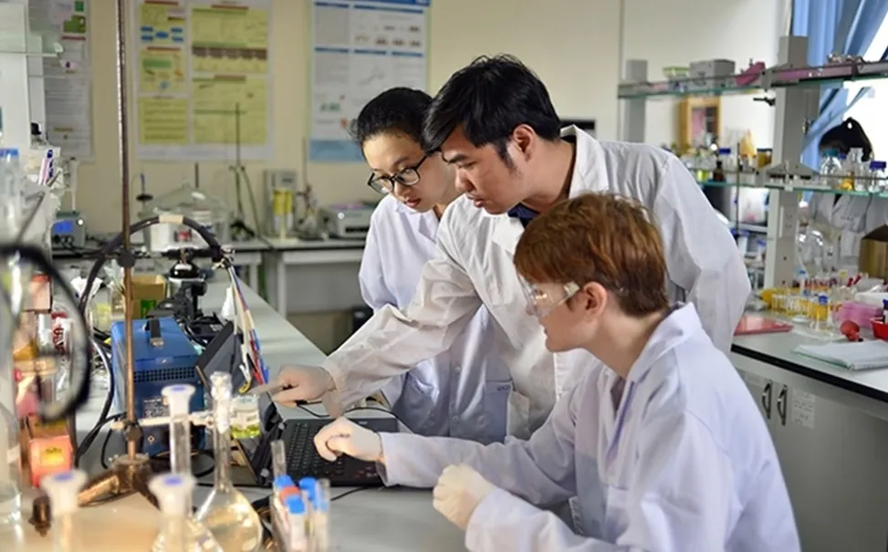 Việt Nam cần mô hình tăng trưởng dựa vào khoa học công nghệ để bứt phá  - Ảnh 1.