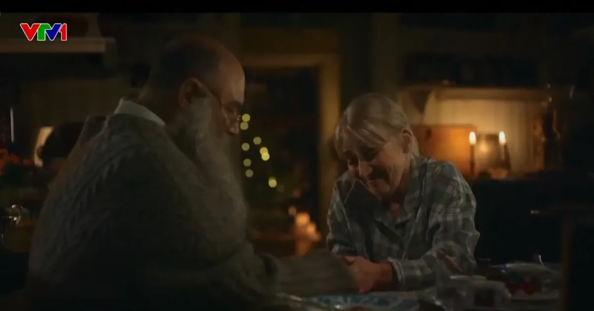 Ông già Noel mặc áo chống đạn trước hành trình thường niên- Ảnh 1.