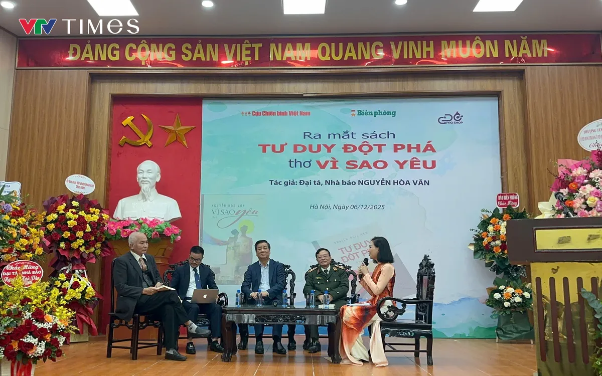 Buổi lễ ra mắt hai tập sách của Đại tá, nhà báo Nguyễn Hòa Văn sáng ngày 06/12/2025. Ảnh: Nguyễn Quân.