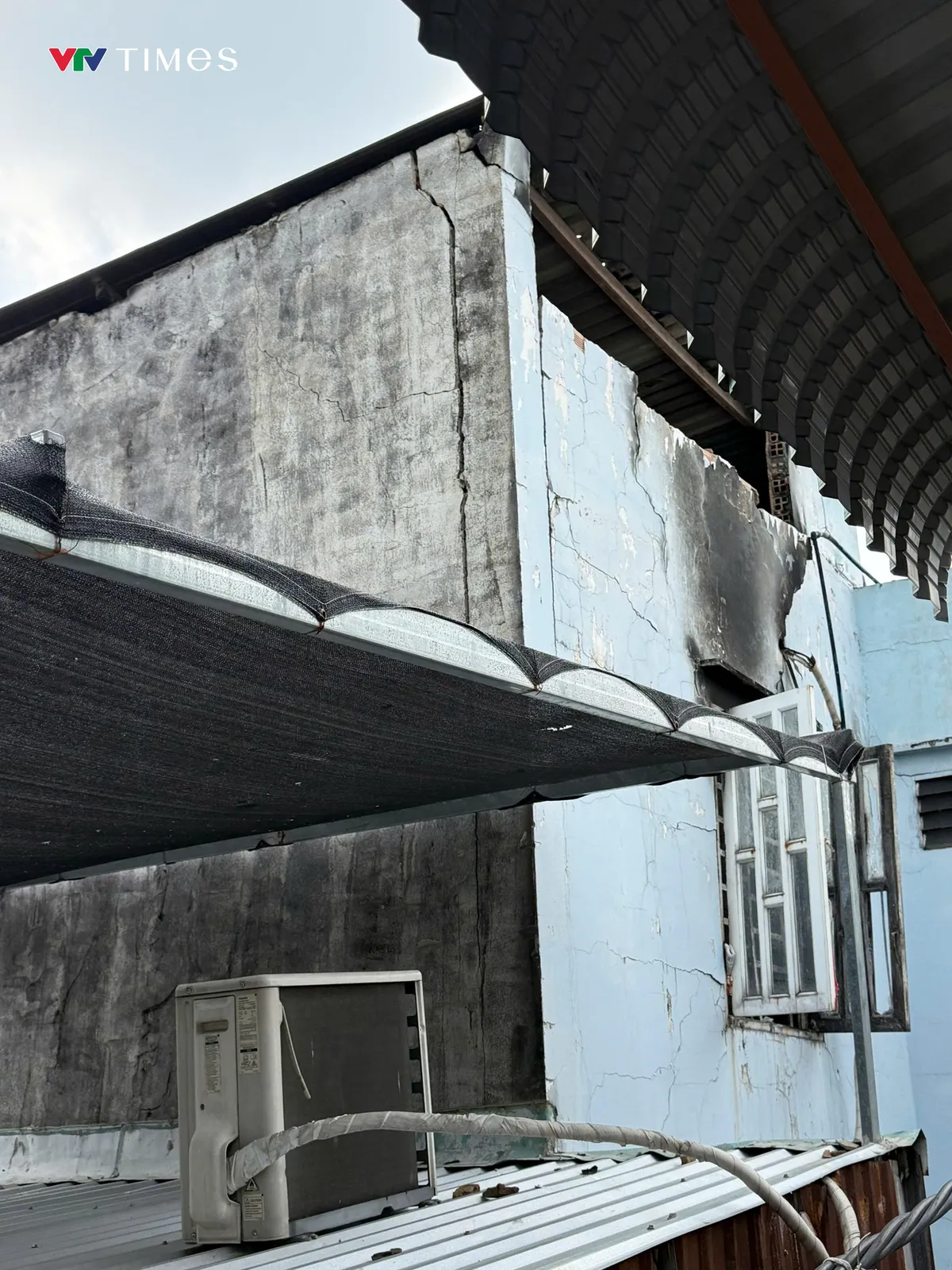 Người dân kể lại khoảnh khắc phá cửa cứu sống bé gái trong vụ cháy khiến 1 người tử vong - Ảnh 2.