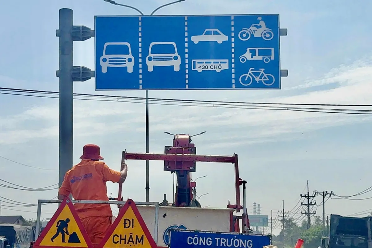 Quốc lộ 51 qua Đồng Nai chính thức áp dụng phân làn mới- Ảnh 1. Quốc lộ 51 qua Đồng Nai chính thức áp dụng phân làn mới- Ảnh 1.