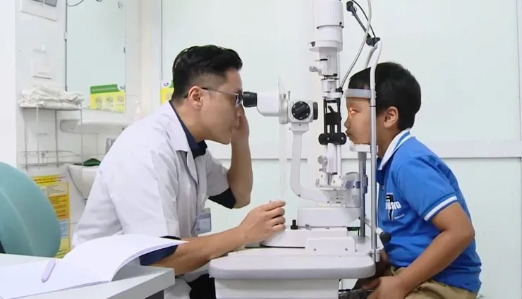 Phối hợp liên ngành kiểm soát tật khúc xạ học đường- Ảnh 1. Phối hợp liên ngành kiểm soát tật khúc xạ học đường- Ảnh 1.