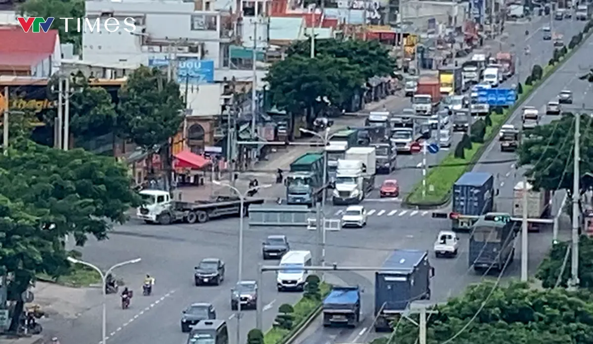 TP Hồ Chí Minh đề nghị tháo dỡ trạm thu phí T3 trên quốc lộ 51 trước ngày 15/12/2025- Ảnh 1. TP Hồ Chí Minh đề nghị tháo dỡ trạm thu phí T3 trên quốc lộ 51 trước ngày 15/12/2025- Ảnh 1.