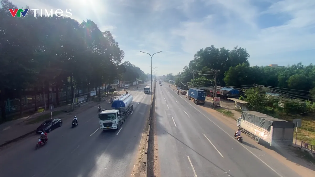 Quốc lộ 51 qua Đồng Nai chính thức áp dụng phân làn mới- Ảnh 2. Quốc lộ 51 qua Đồng Nai chính thức áp dụng phân làn mới- Ảnh 2.