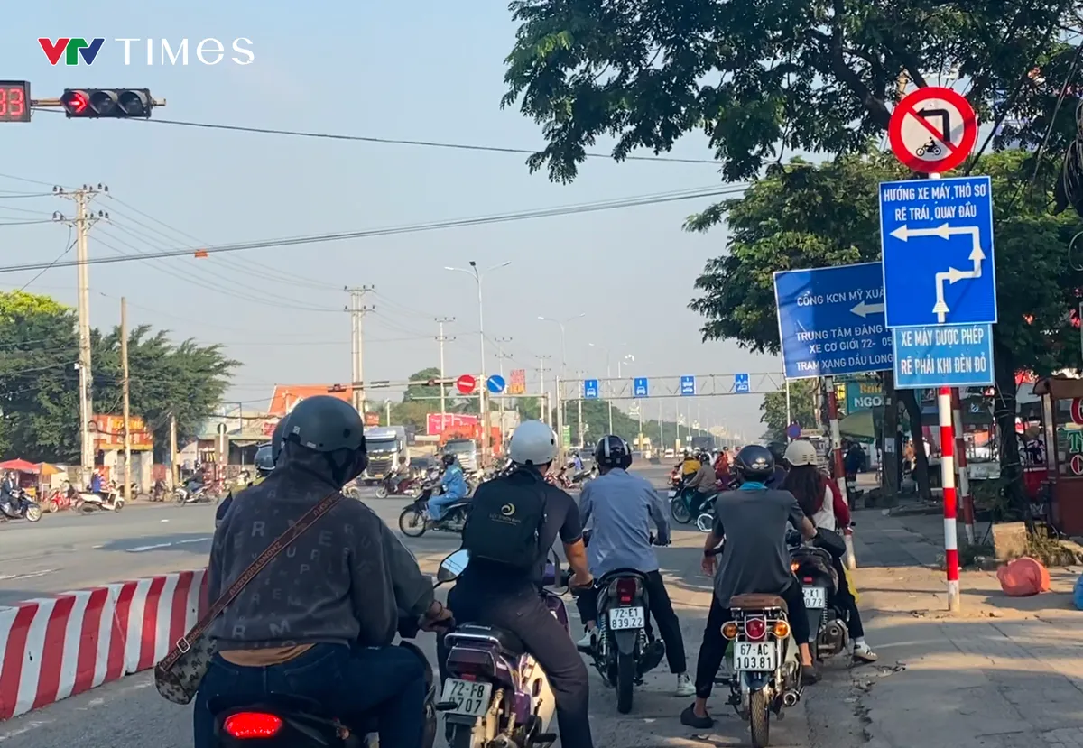 TP Hồ Chí Minh đề nghị tháo dỡ trạm thu phí T3 trên quốc lộ 51 trước ngày 15/12/2025- Ảnh 2. TP Hồ Chí Minh đề nghị tháo dỡ trạm thu phí T3 trên quốc lộ 51 trước ngày 15/12/2025- Ảnh 2.