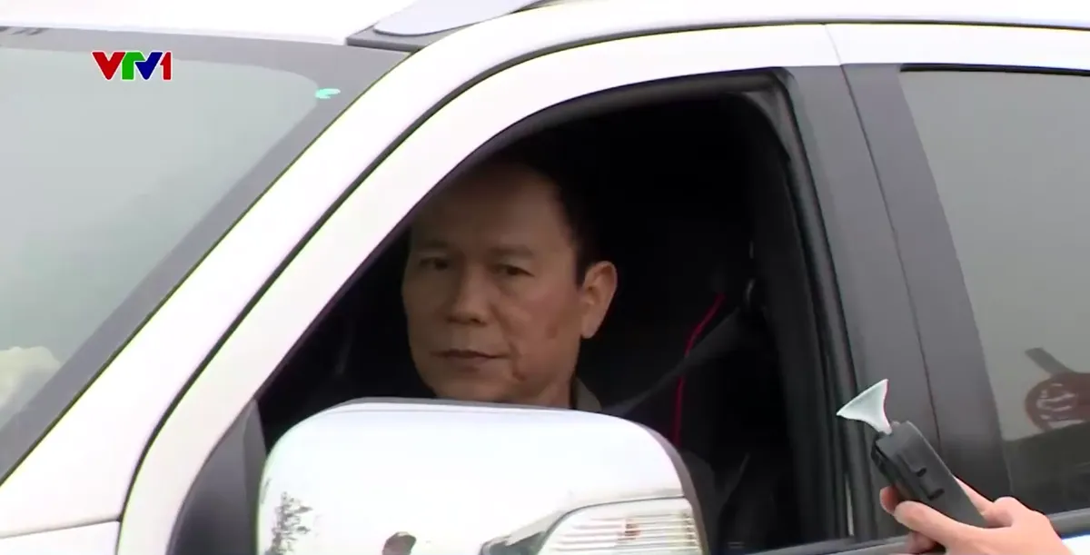 Kiểm soát triệt để lái xe uống rượu bia vào cao tốc - Ảnh 1.