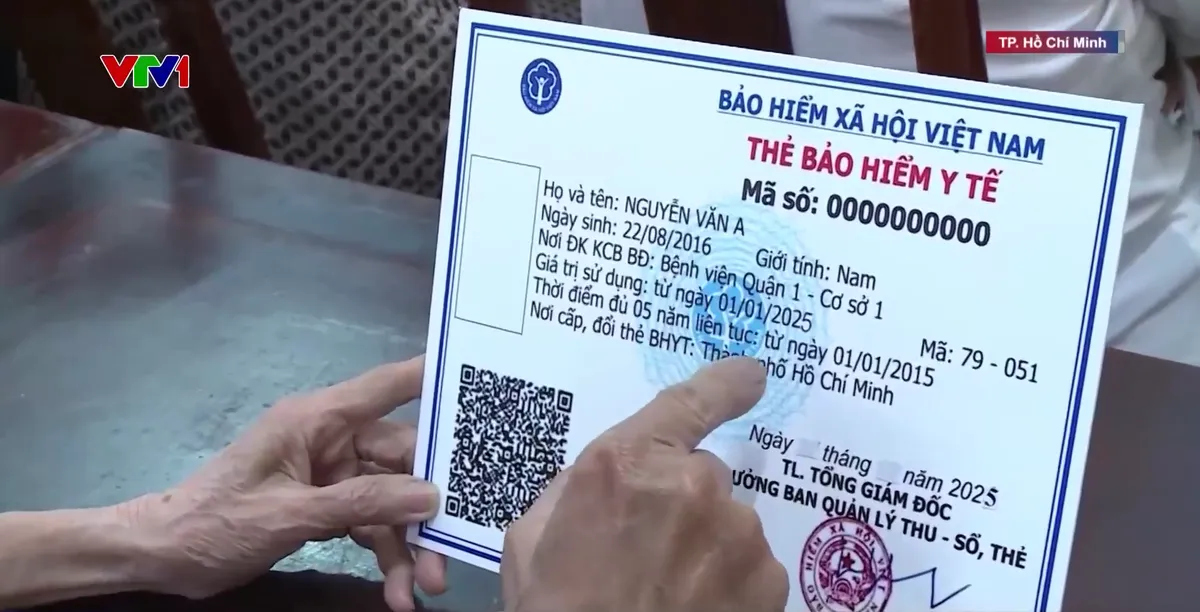 Khẩn trương cấp phát thẻ bảo hiểm y tế cho người cao tuổi tại TP Hồ Chí Minh - Ảnh 1.