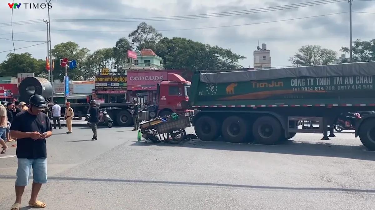 TP Hồ Chí Minh: Cảnh báo tai nạn do xe máy lọt vào điểm mù ô tô trên quốc lộ 51 - Ảnh 4.