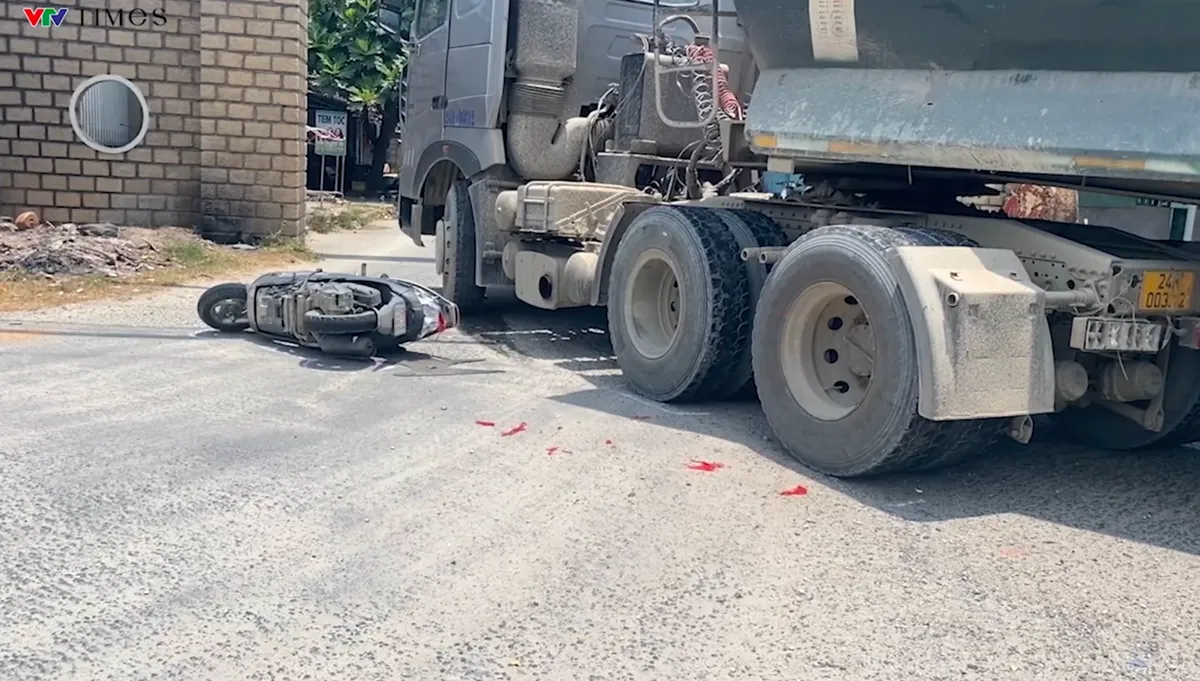 TP Hồ Chí Minh: Cảnh báo tai nạn do xe máy lọt vào điểm mù ô tô trên quốc lộ 51 - Ảnh 3.