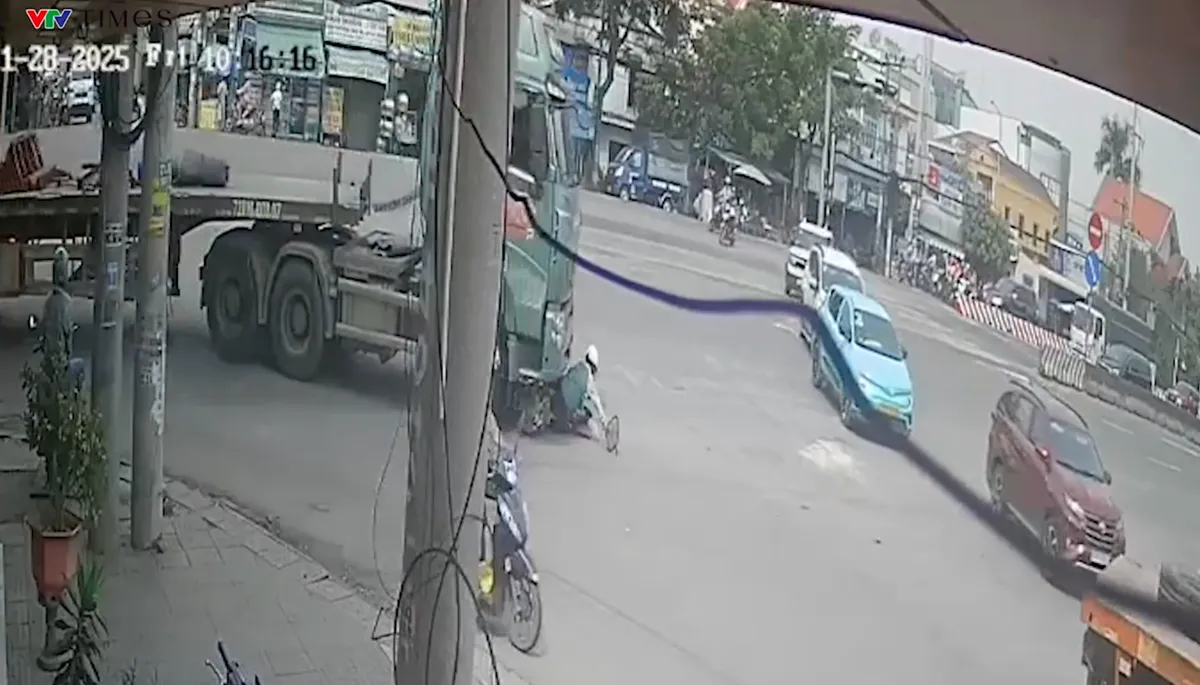 TP Hồ Chí Minh: Cảnh báo tai nạn do xe máy lọt vào điểm mù ô tô trên quốc lộ 51 - Ảnh 1.