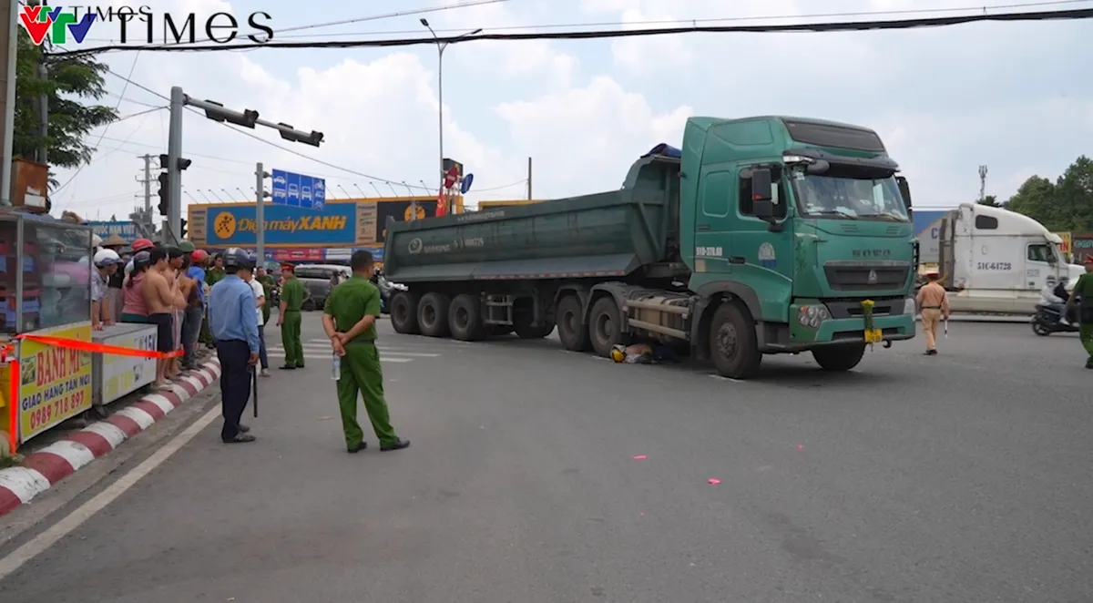 TP Hồ Chí Minh: Cảnh báo tai nạn do xe máy lọt vào điểm mù ô tô trên quốc lộ 51 - Ảnh 2.
