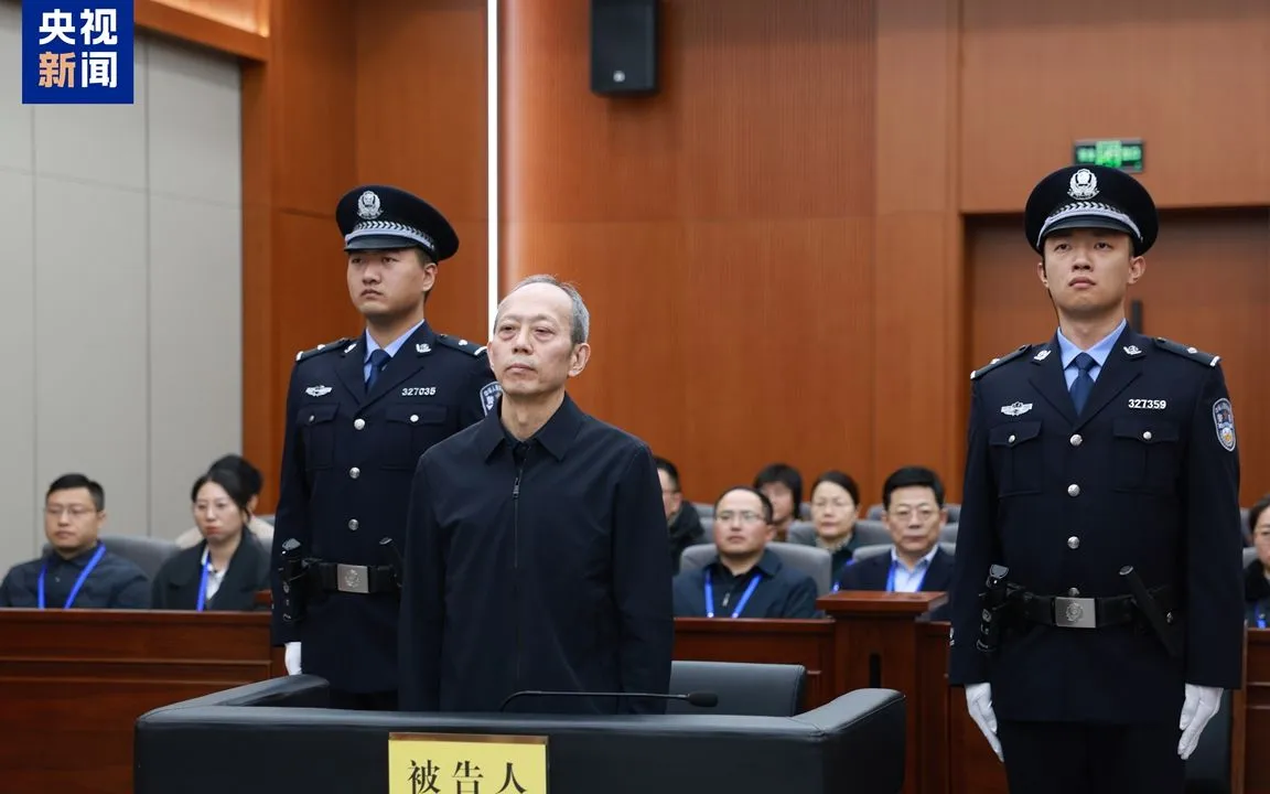 Gou Zhongwen trong phiên xét xử tại Tòa án Nhân dân Trung cấp thành phố Diêm Thành, tỉnh Giang Tô (Ảnh: CCTV)