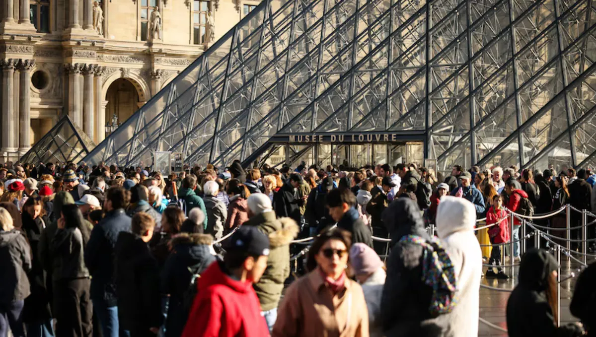 Hàng trăm tư liệu quý tại bảo tàng Louvre bị hư hại nghiêm trọng- Ảnh 1. Hàng trăm tư liệu quý tại bảo tàng Louvre bị hư hại nghiêm trọng- Ảnh 1.