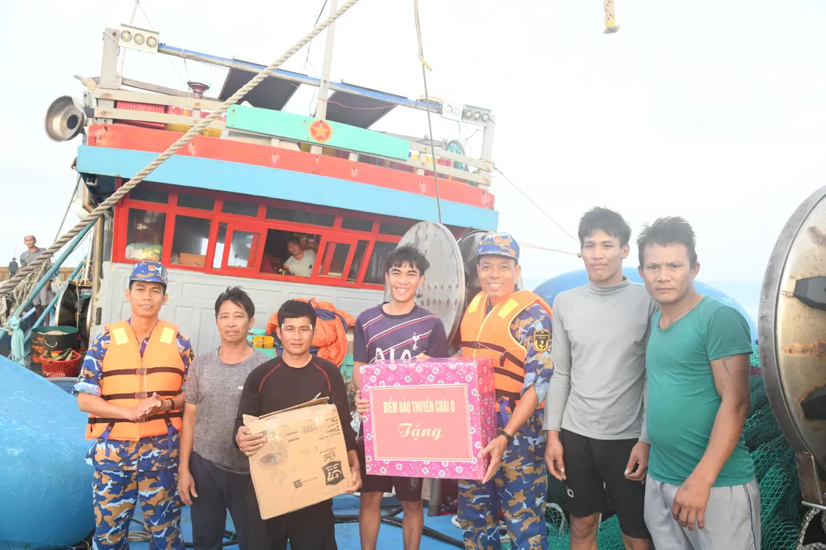 Trường Sa chủ động ứng phó áp thấp nhiệt đới: Đảm bảo an toàn tuyệt đối cho đảo và ngư dân - Ảnh 4.