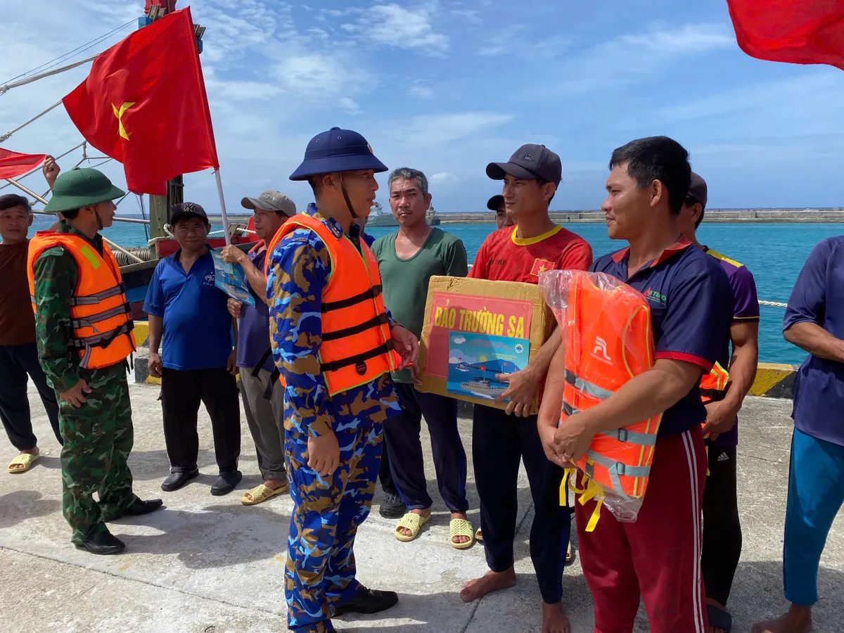 Trường Sa chủ động ứng phó áp thấp nhiệt đới: Đảm bảo an toàn tuyệt đối cho đảo và ngư dân - Ảnh 6.