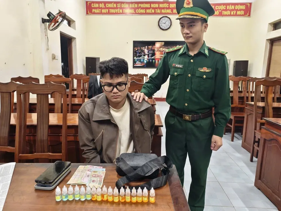 Bắt nhóm sang chiết, mua bán ma túy dạng tinh dầu CBD tại Đà Nẵng - Ảnh 1.