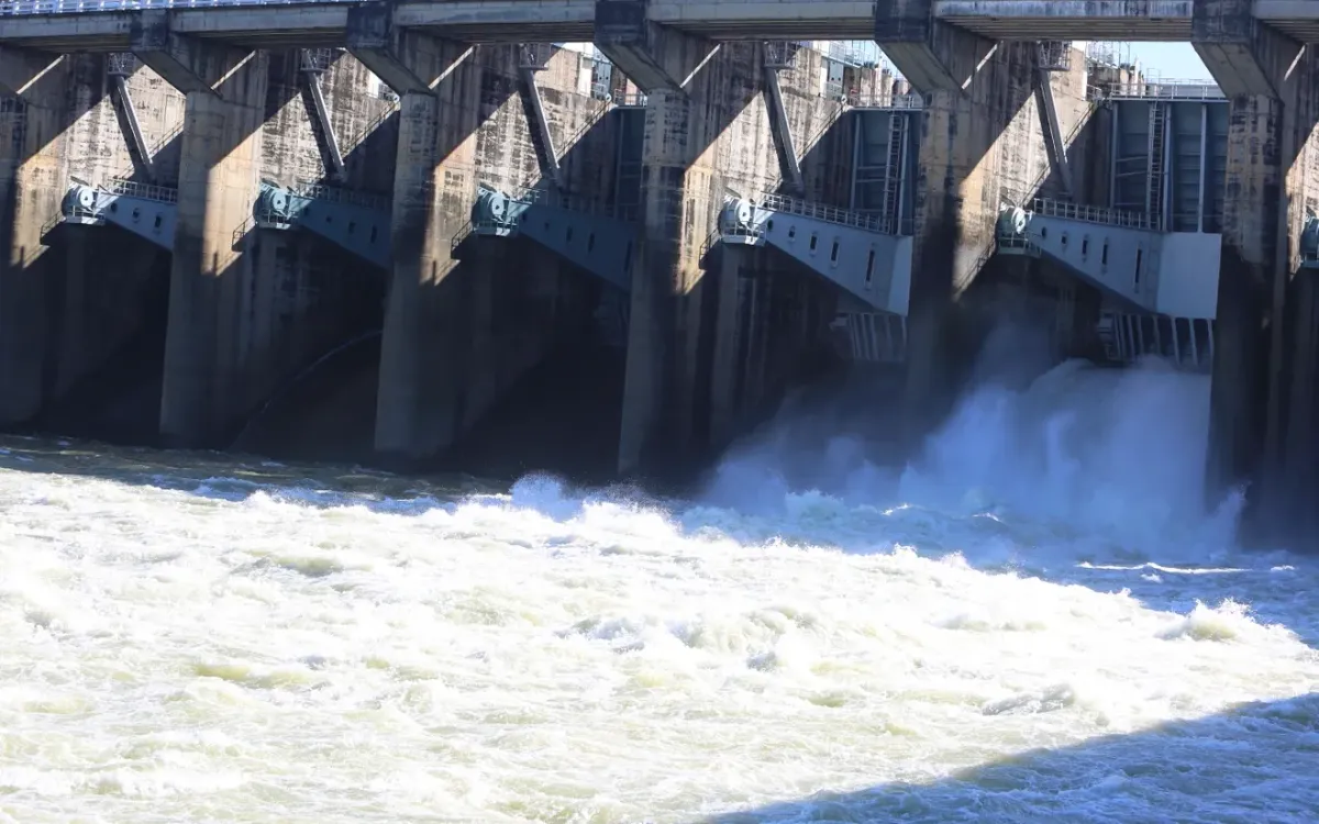 Hồ Trị An xả tràn lần thứ 3 vào 14h ngày 8/12 (Ảnh: Hoàng Bình).