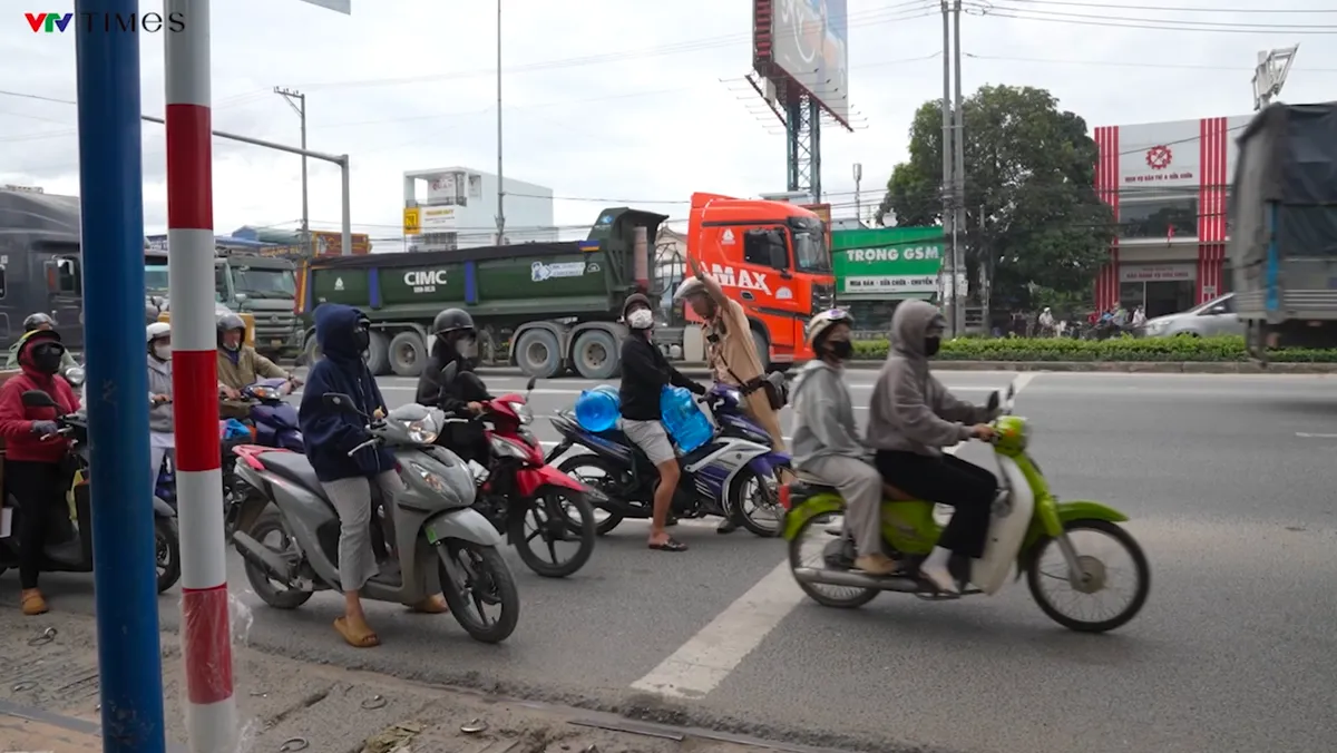 TP Hồ Chí Minh: Cảnh báo tai nạn do xe máy lọt vào điểm mù ô tô trên quốc lộ 51 - Ảnh 9.
