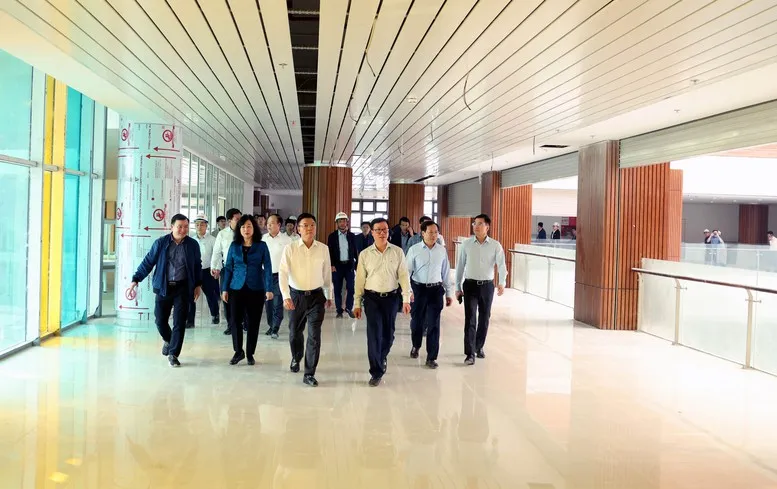 Phải làm ngày làm đêm để lắp đặt, chạy thử thiết bị tại cơ sở 2 Bệnh viện Bạch Mai và Việt Đức - Ảnh 1.