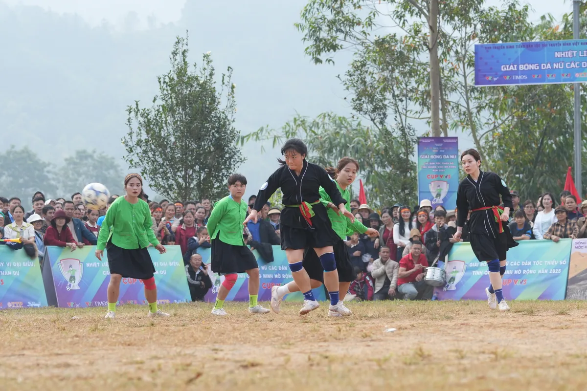 Kỳ t&iacute;ch giữa đại ng&agrave;n: Giải b&oacute;ng đ&aacute; nữ d&acirc;n tộc thiểu số c&uacute;p VTV5 - vũ điệu văn h&oacute;a thắp s&aacute;ng kh&aacute;t vọng vươn l&ecirc;n- Ảnh 3.