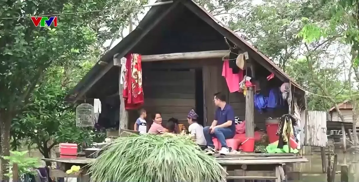 Gia Lai: Hàng chục căn nhà vẫn ngập sâu - Ảnh 1.