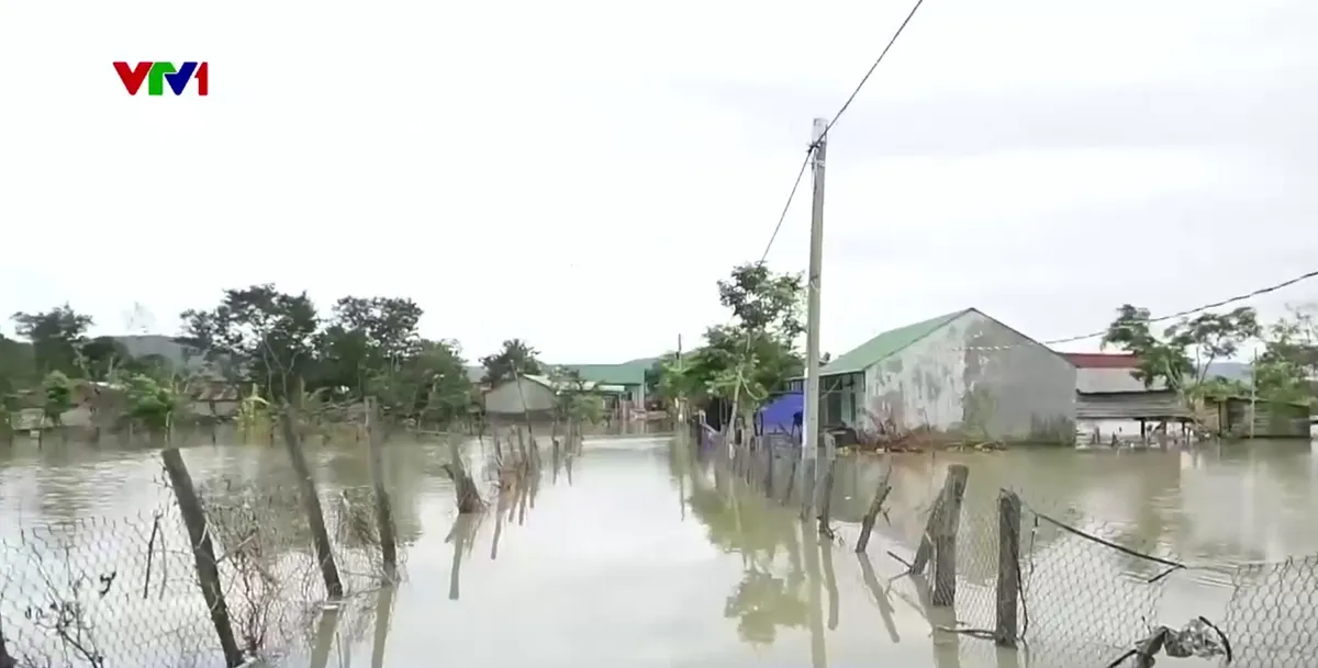 Gia Lai: Hàng chục căn nhà vẫn ngập sâu - Ảnh 4.