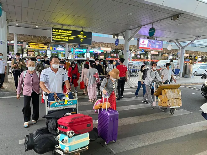 Gi&aacute; v&eacute; m&aacute;y bay tết 2026 tăng n&oacute;ng, hạng phổ th&ocirc;ng cạn sạch- Ảnh 2.