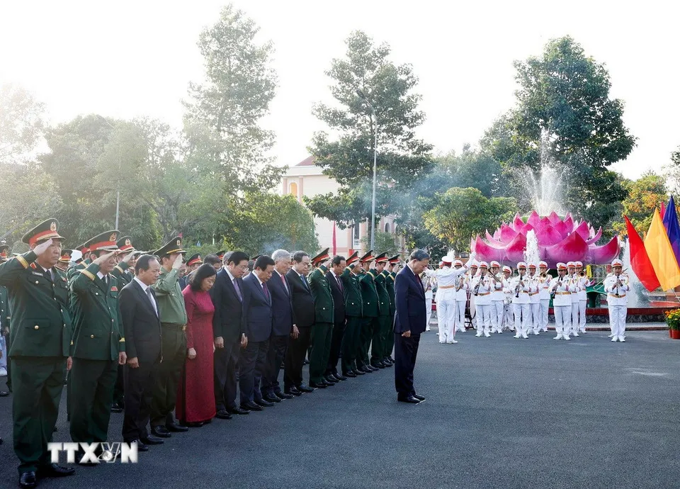 Tổng Bí thư Tô Lâm dâng hương tưởng niệm các Anh hùng liệt sĩ Quân khu 9 - Ảnh 2.