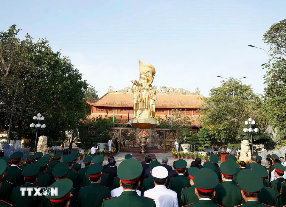 Tổng Bí thư Tô Lâm dâng hương tưởng niệm các Anh hùng liệt sĩ Quân khu 9 - Ảnh 5.